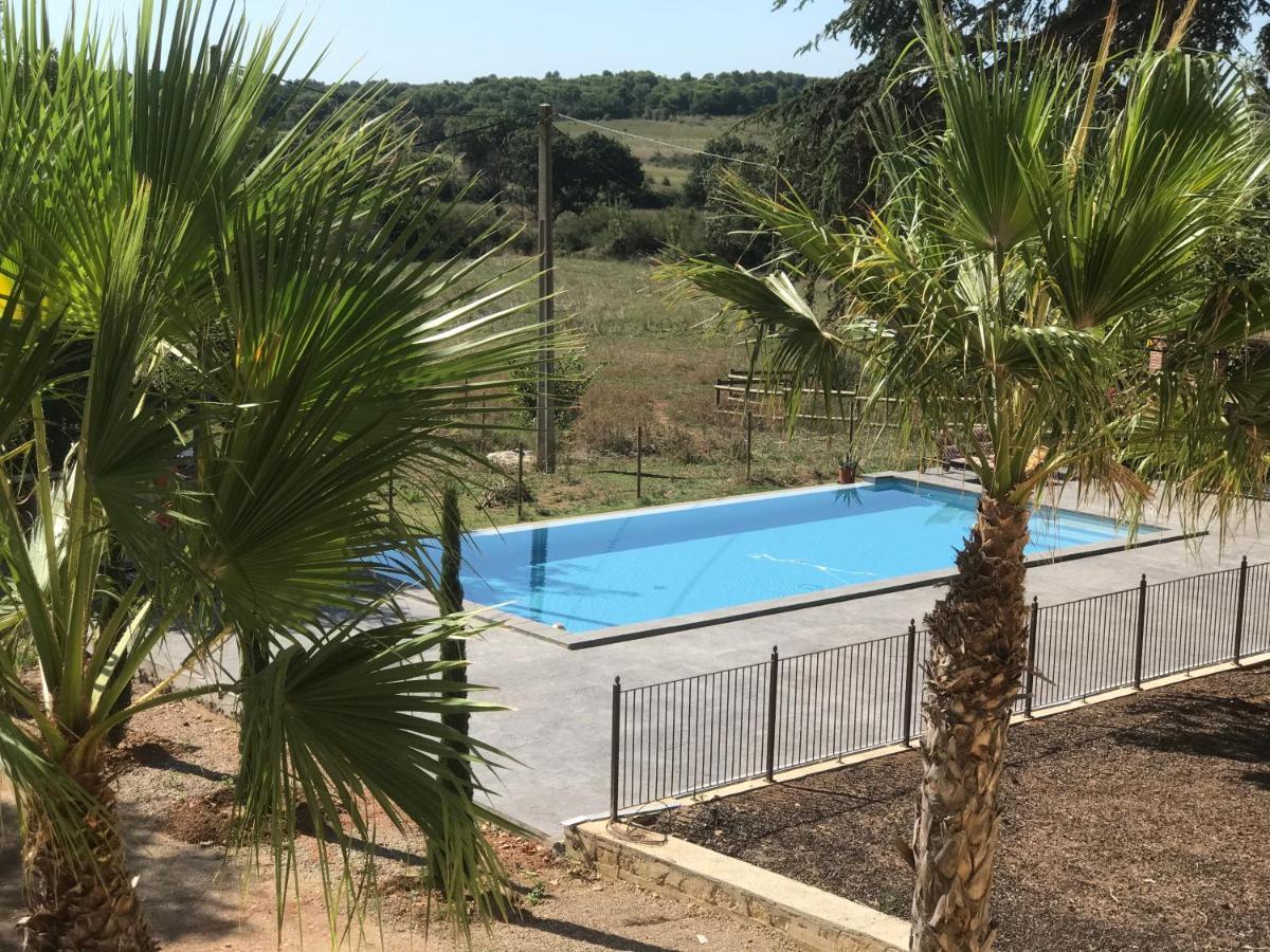 Domaine Les Castans Bed & Breakfast Saint-Thibery Bagian luar foto